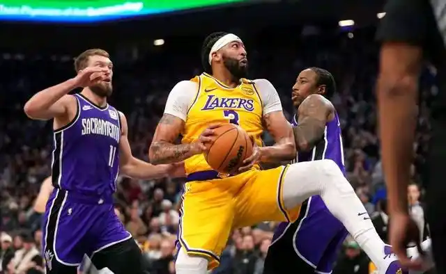 NBA：湖人113-100国王 詹姆斯19+6+7&一场破两纪录 浓眉21+20+6帽
