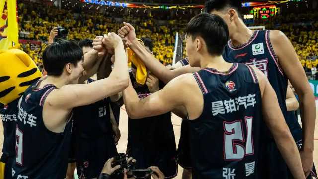 CCTV5 + 直播广东上海：CBA 季后赛焦点战，杜锋与卢伟的战术博弈